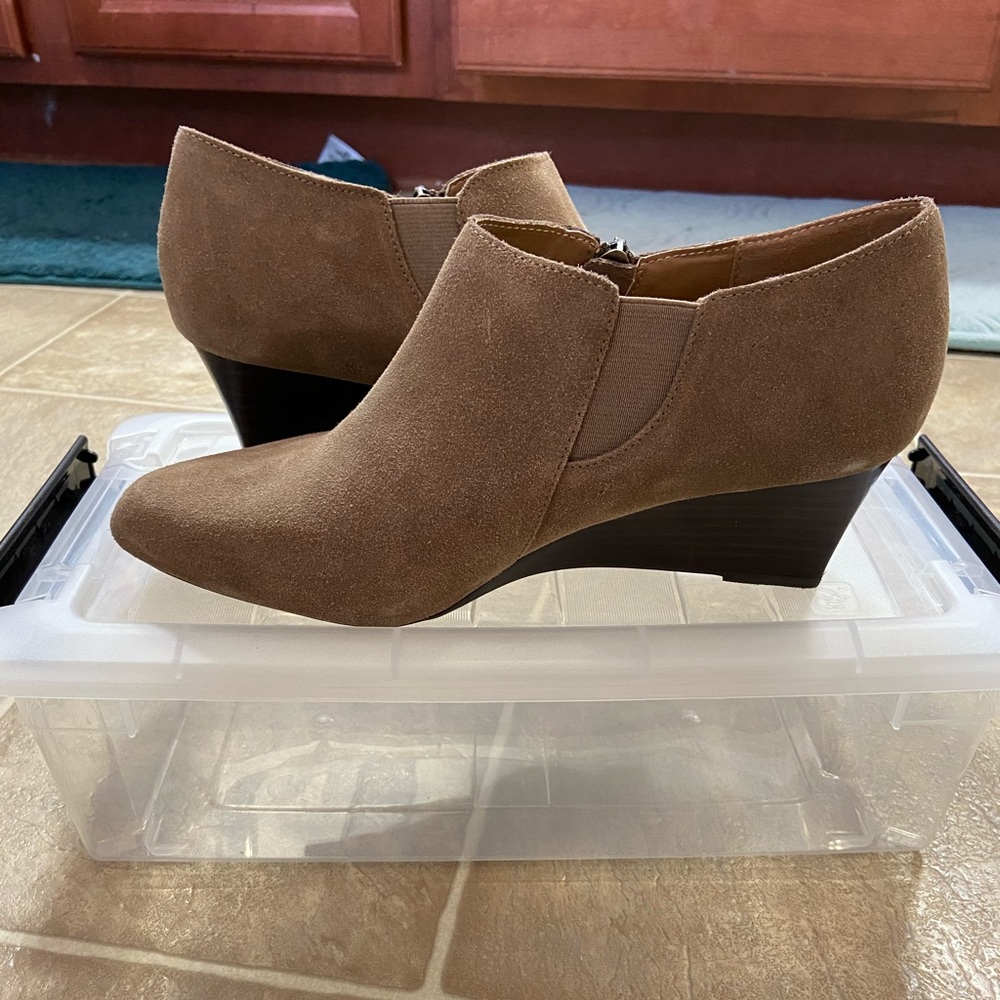 Adrienne Vittadini booties